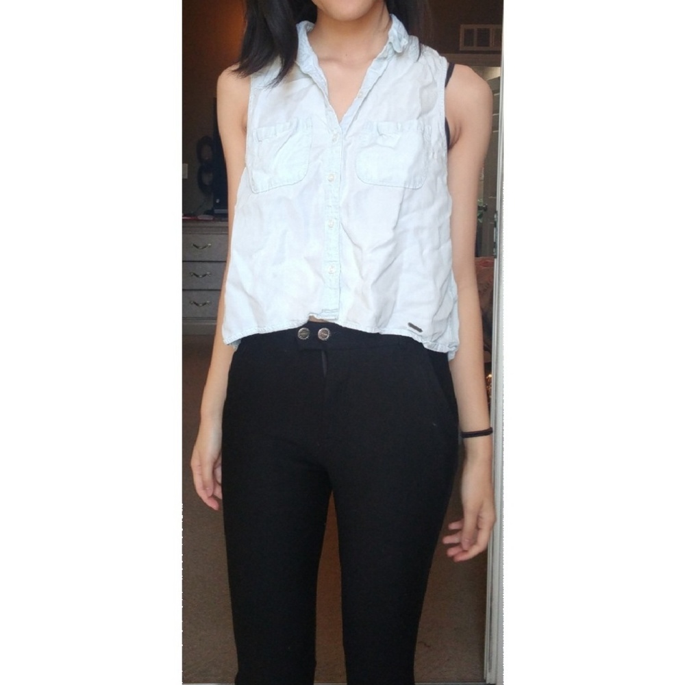 Light blue sleeveless button down top